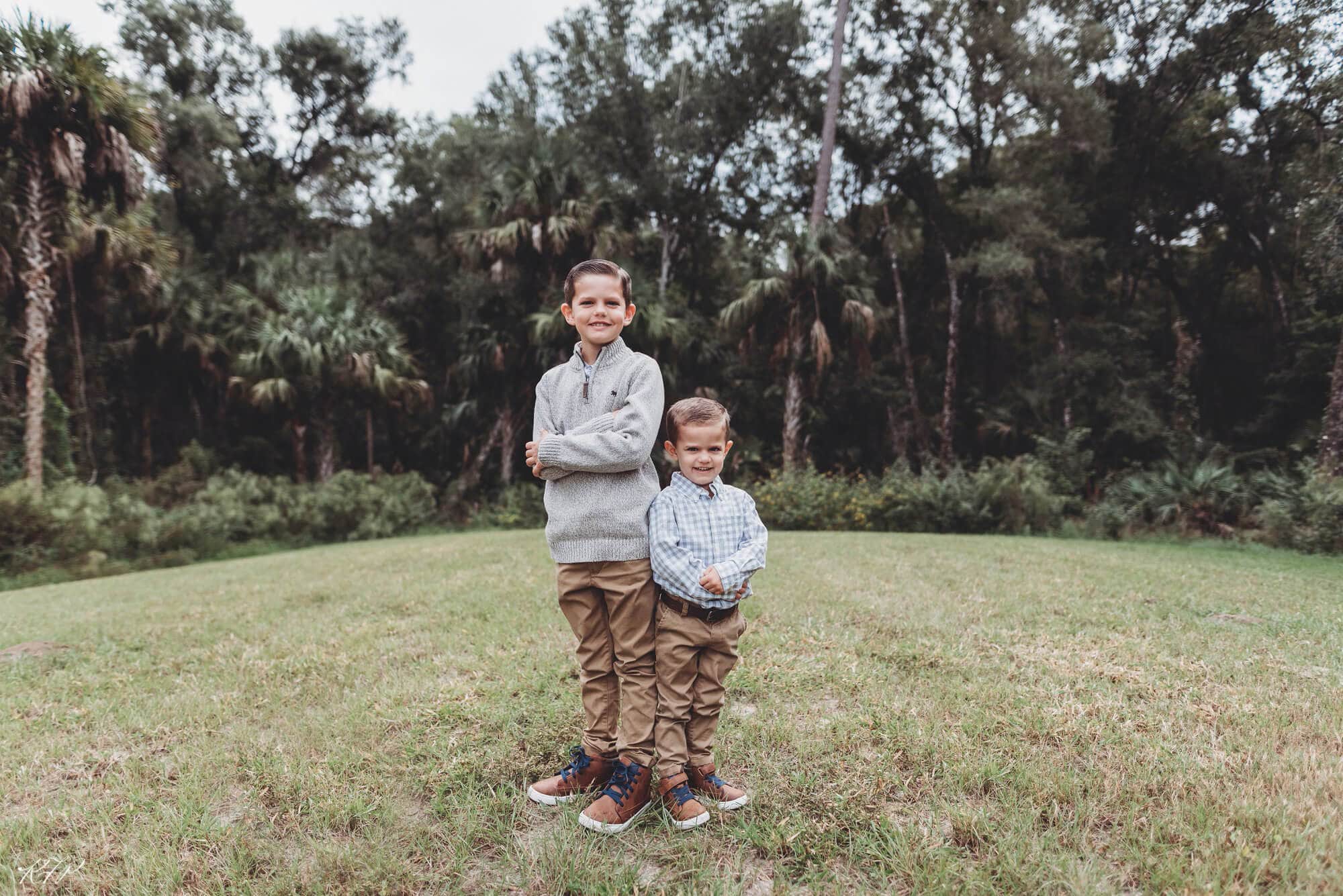 Family Photos in Field | Pretty Amazing